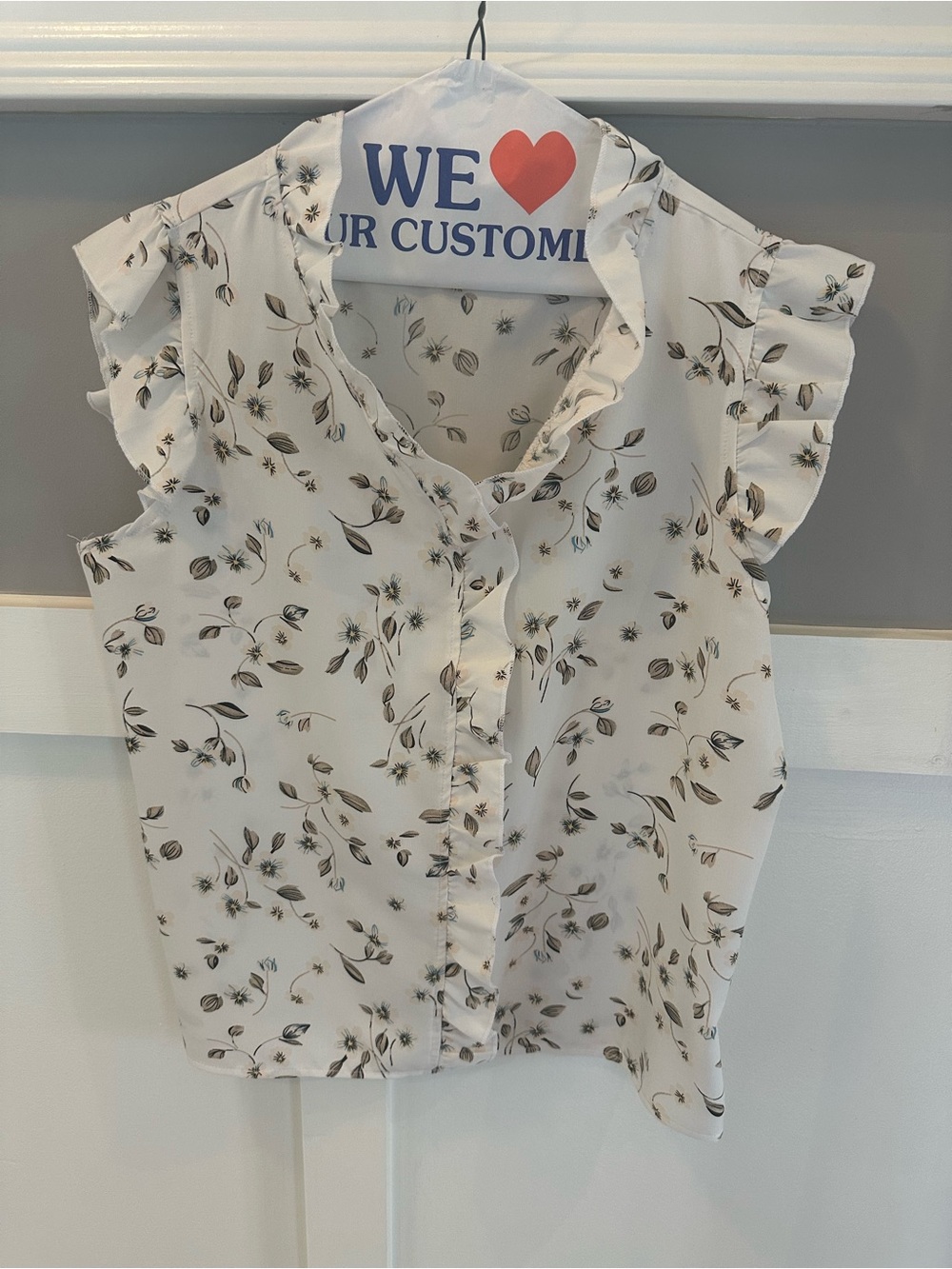 SHEIN Cream Ruffle Cap Sleeve Button-Front Floral Blouse